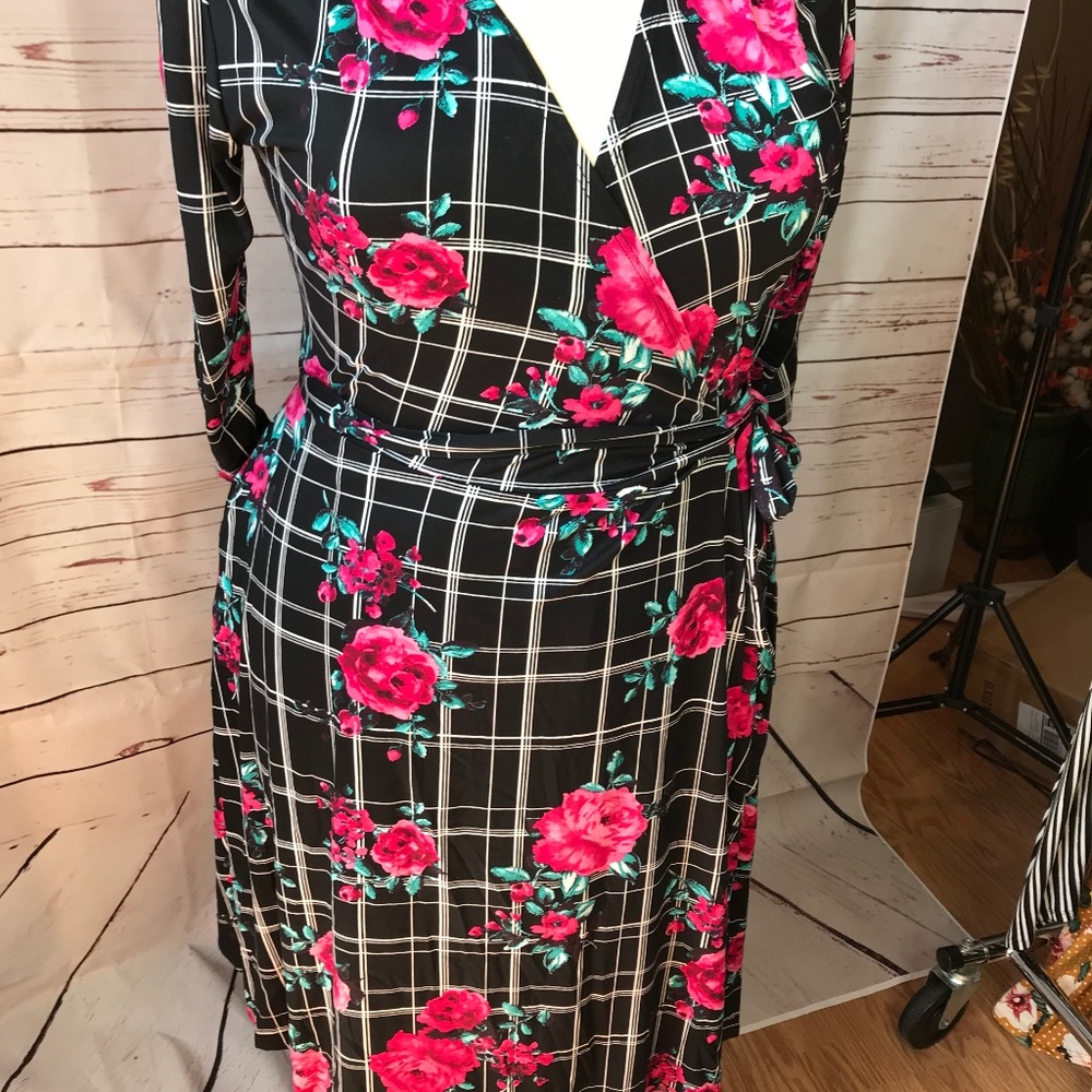 Paisley Raye Hot Pink Rose Wrap